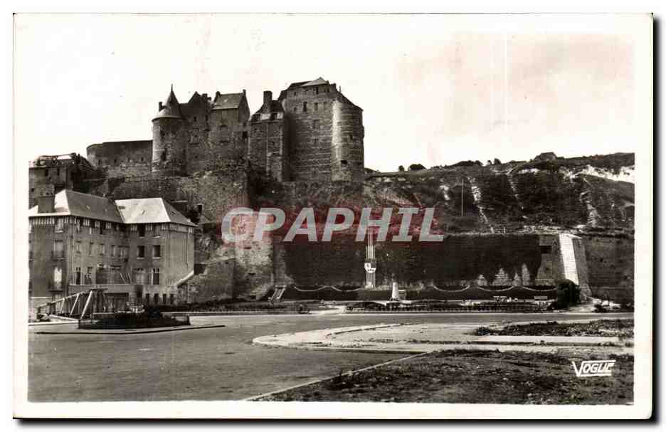 Dieppe - Le Vieux Chateau et le Square du Canada CPA 