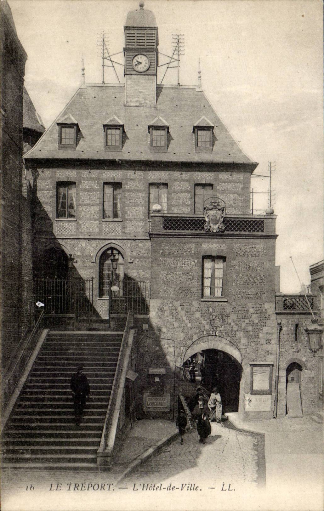 Le Treport - L'Hotel de Ville - CPA 