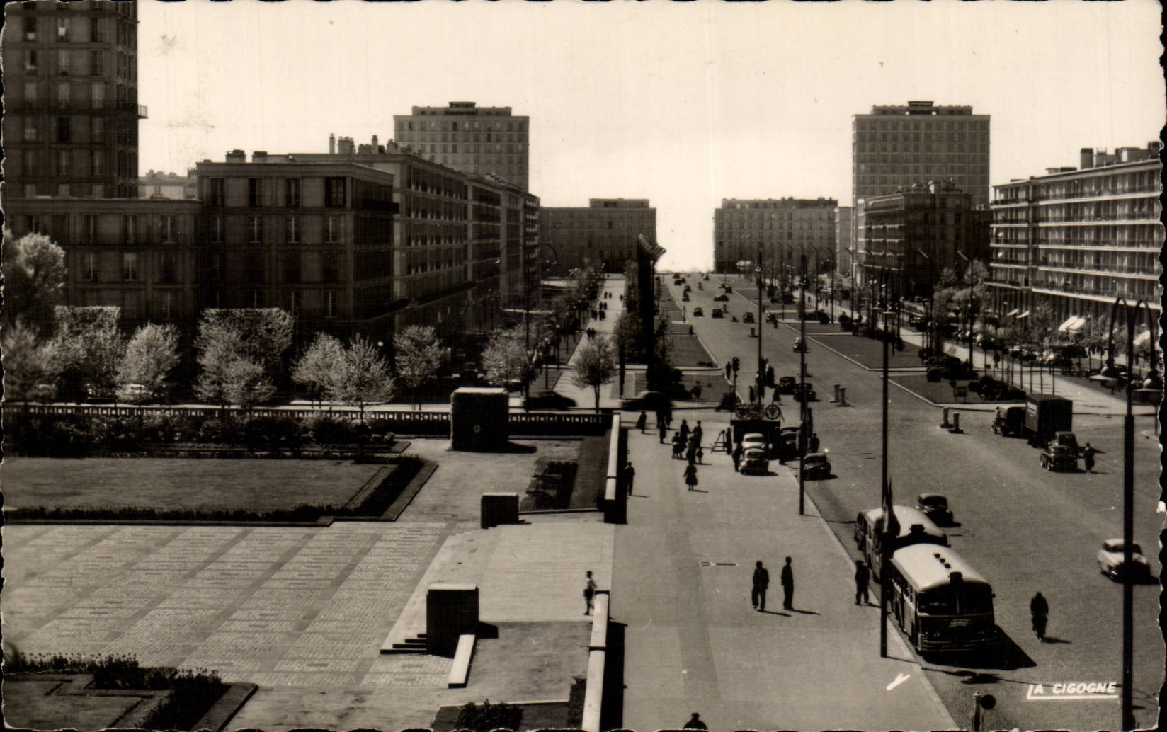 Le Havre - Avenue Foch et la Porte Oceane - CPA 