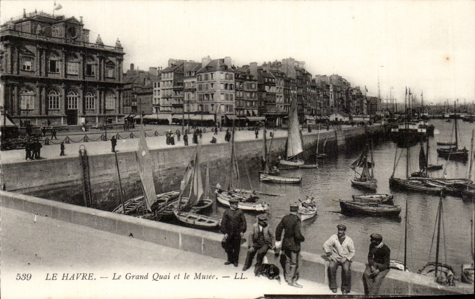 Le Havre - Le Grand Quai et le Musee - CPA 