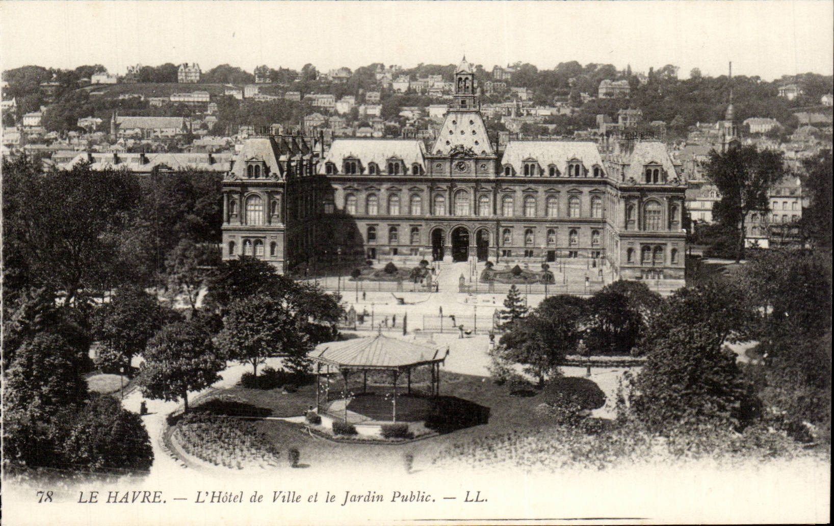 Le Havre - L'Hotel de Ville et le Jardin Public - CPA 