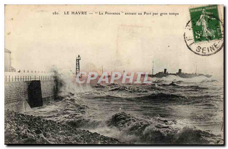 Le Havre - La Provence - entrant au Port par gros temps - Paquebot - steamer - CPA 