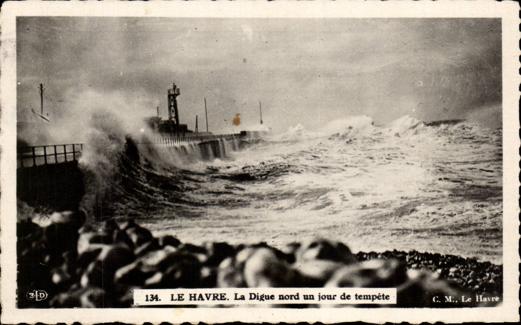 Le Havre - La Digue Nord un jour de tempete - CPA 