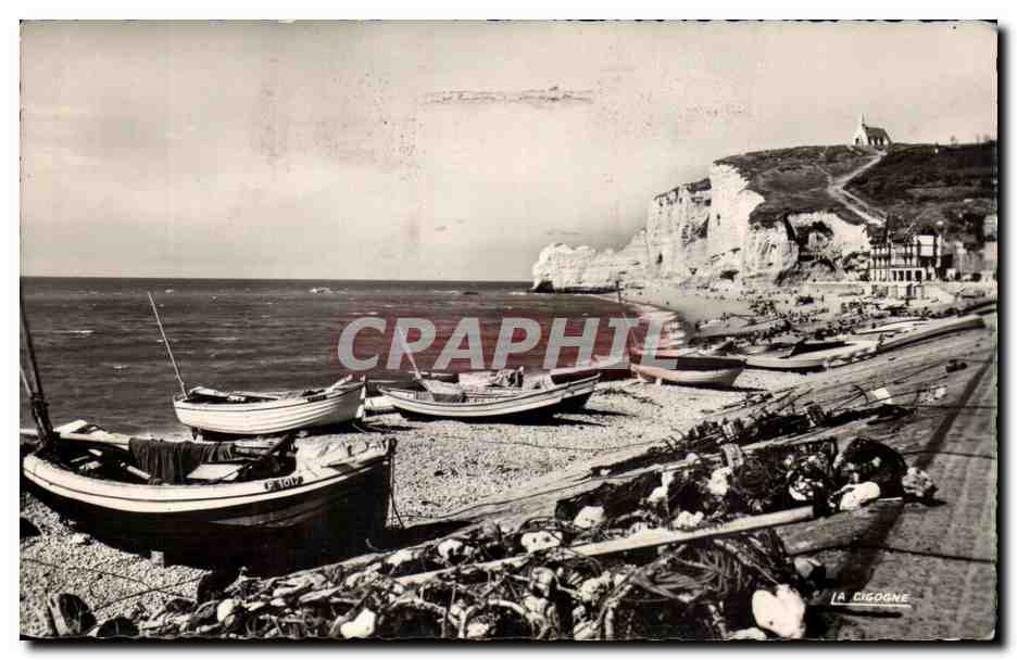 Etretat - Bateaux de Peche et falaises d'aval - CPA 