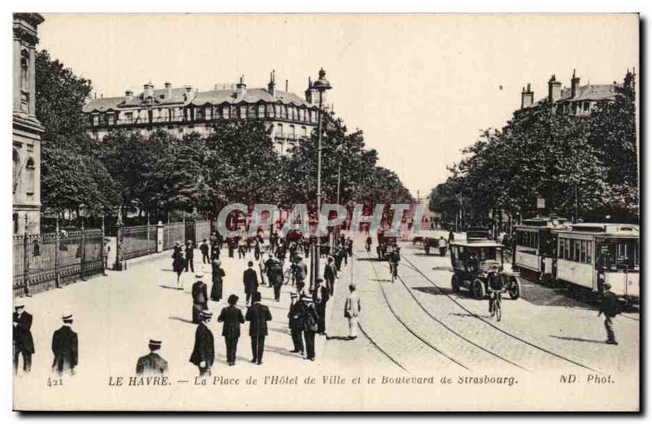 Le Havre - La Place de l'Hotel de Ville et le boulevard de Strasbourg CPA 