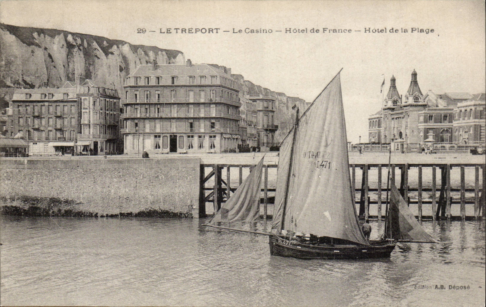 Le Treport - Le Casino - Hotel de France - Hotel de la Plage CPA 