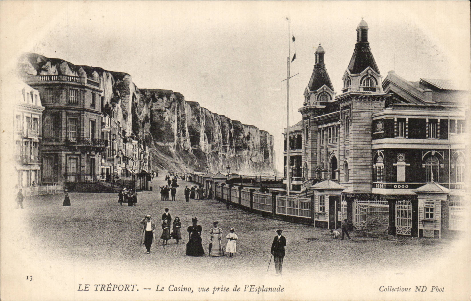 Le Treport - Le Casino - vue prise de l'Esplanade CPA 