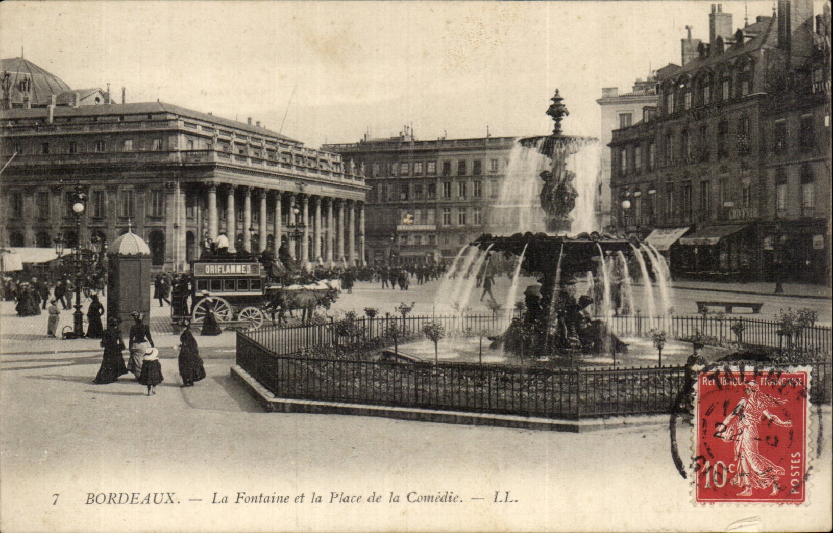 Bordeaux — La Fontaine et la Place de la Comédie — LL.