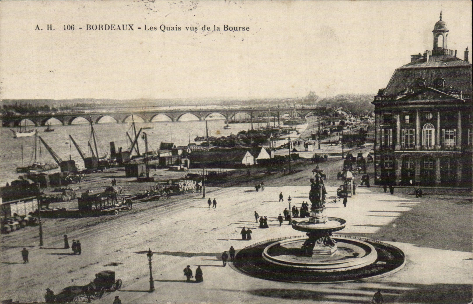 Bordeaux - Les Quais vus de la Bourse CPA 
