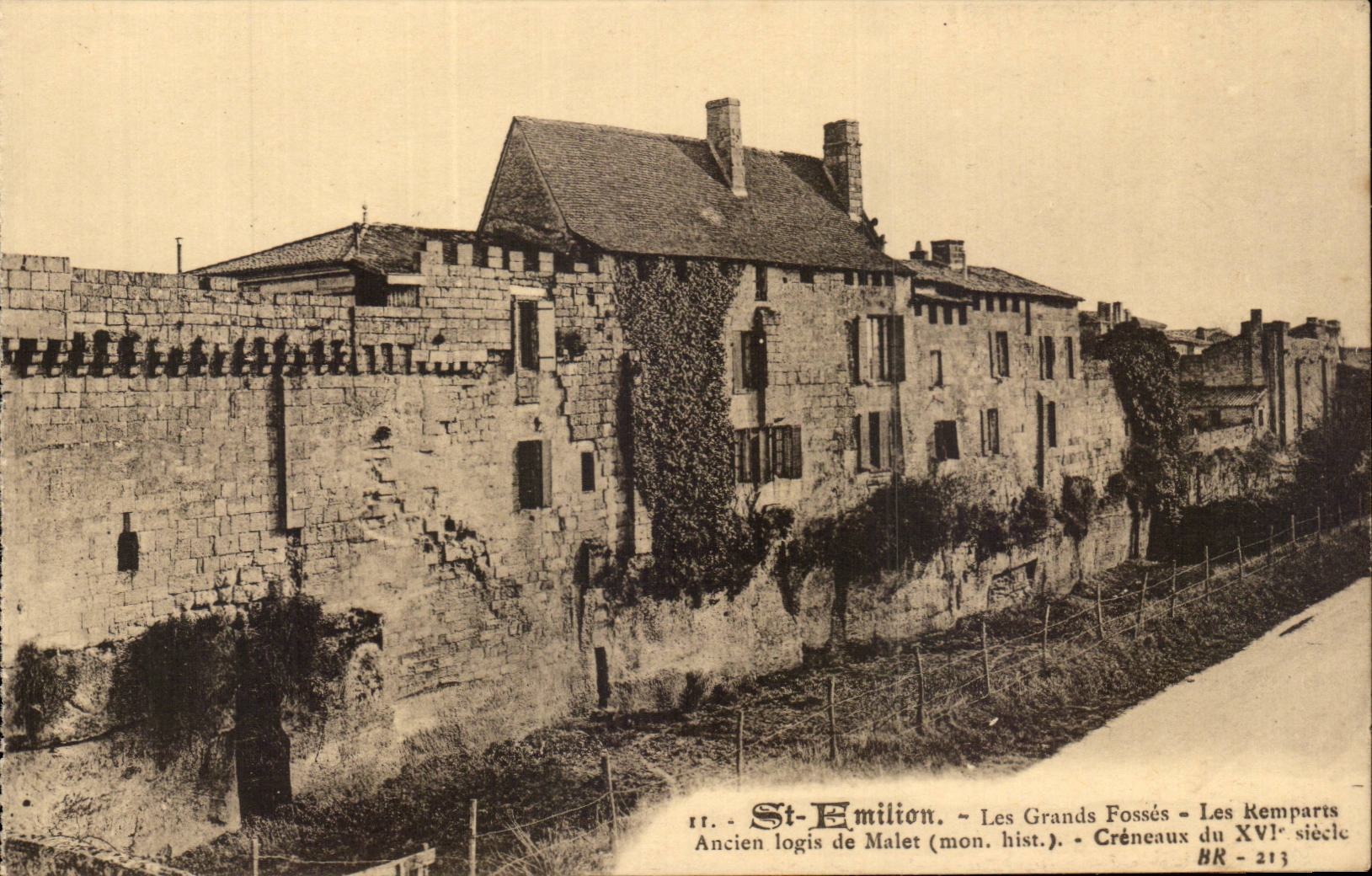 Saint Amilion CPA Les grands fosses Les remparts