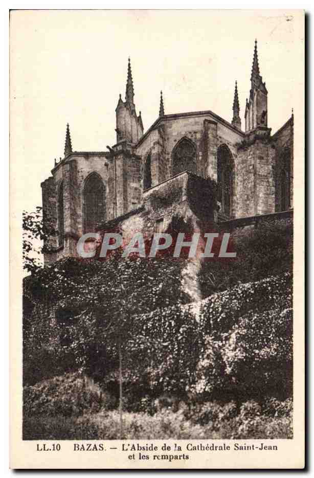 Bazas cPA l'aside de la cathedrale Saint Jean et les remparts