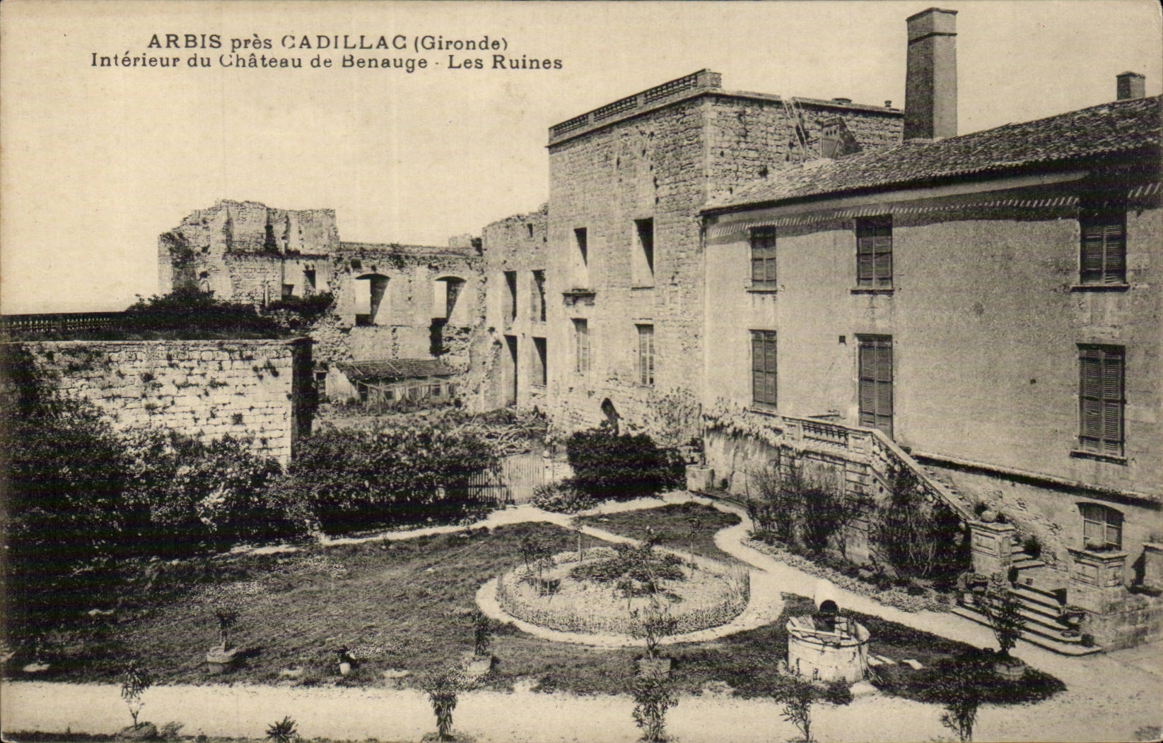 Arbis près Cadillac (Gironde) — Intérieur du Château de Benaugé — Les Ruines