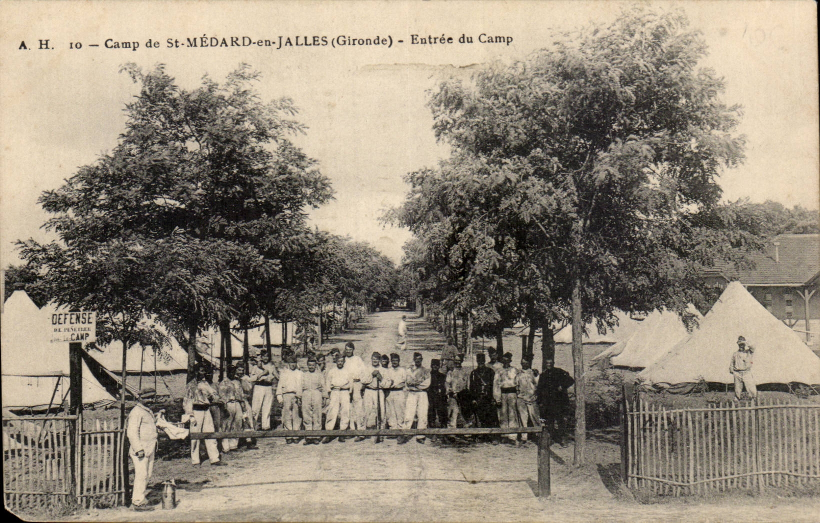 Camp de St-MÉDARD-en-JALLES (Gironde) — Entrée du Camp — A.H. 10