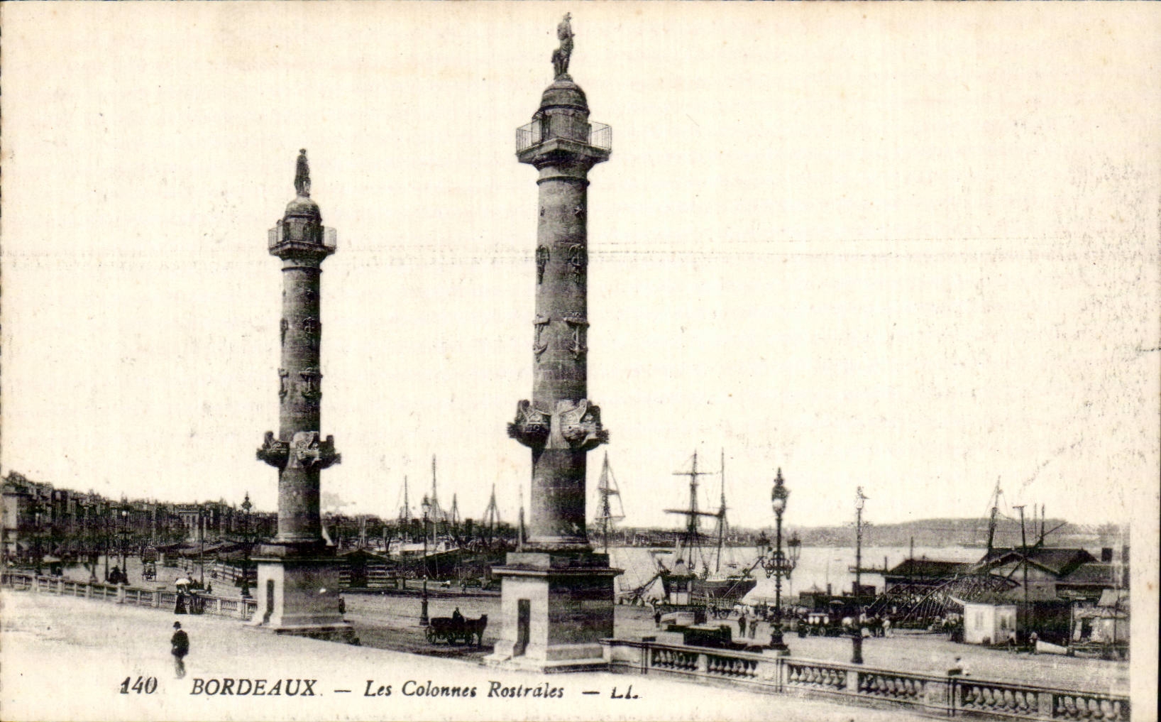Bordeaux CPA Les colonnes rostrales