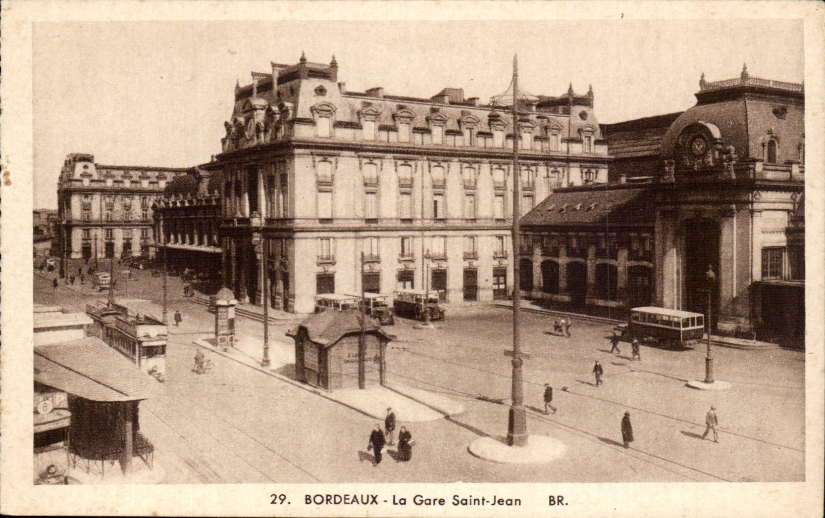 Bordeaux - La Gare Saint-Jean — vue de la gare et de la place avec tramways — Bloc Frères, éditeurs Bordeaux, n°29