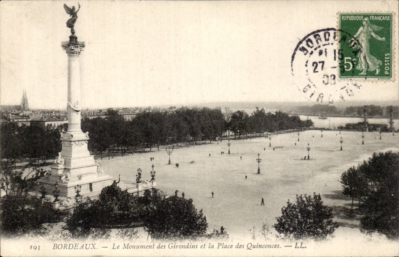 Bordeaux — Le Monument des Girondins et la Place des Quinconces — LL.