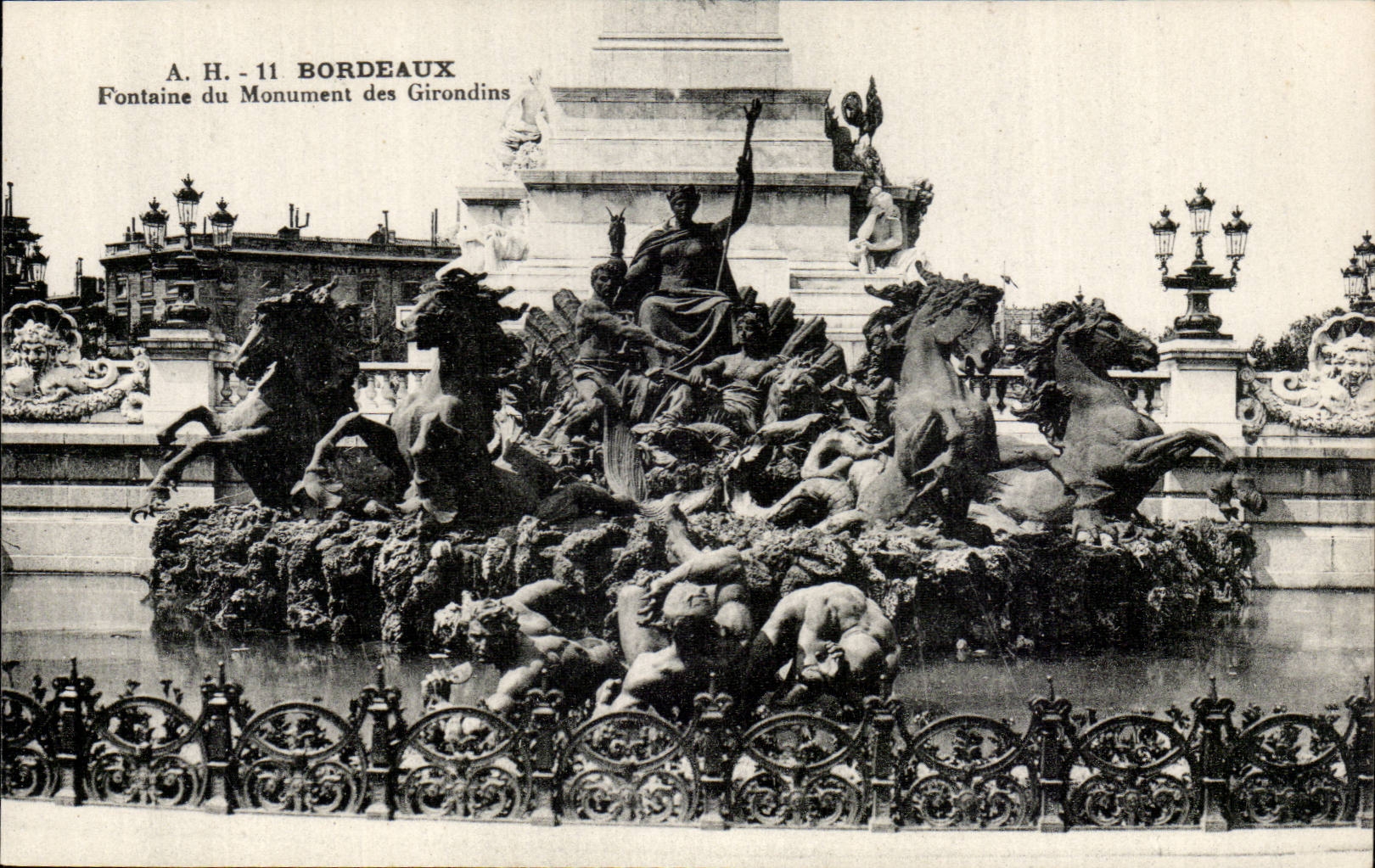 Bordeaux CPA Fontaine du Monument des Girondins