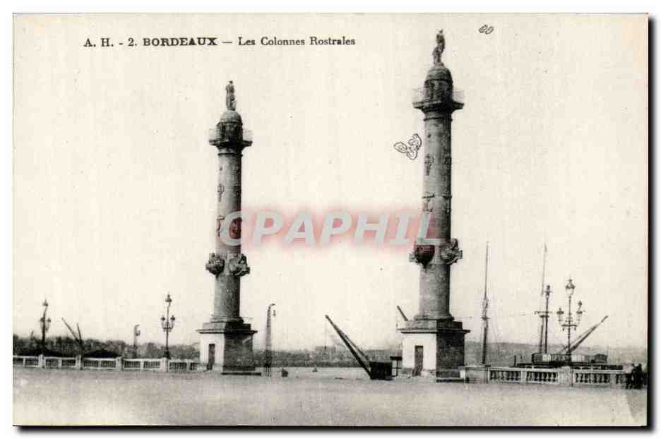 Bordeaux CPA Les colonnes rostrales