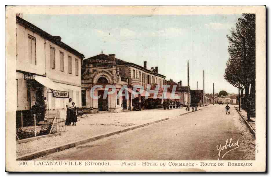 Lacanau-Ville (Gironde) — Place - Hôtel du Commerce - Route de Bordeaux