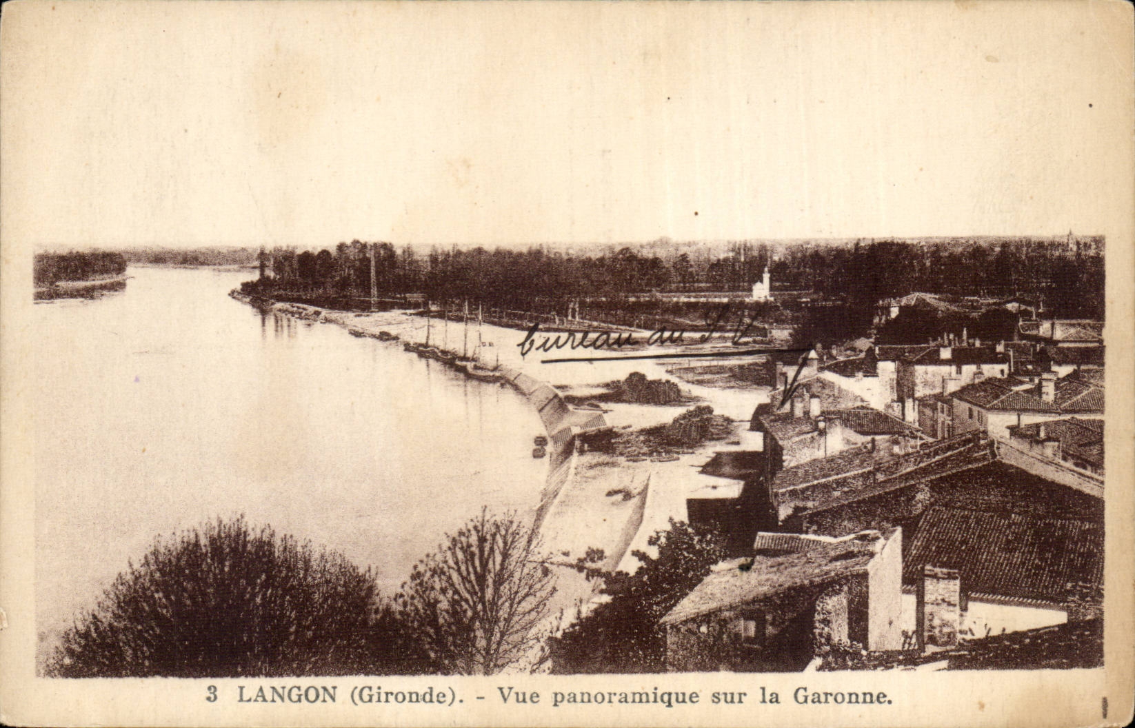 Langon cPA Vue panoramique sur la Garonne