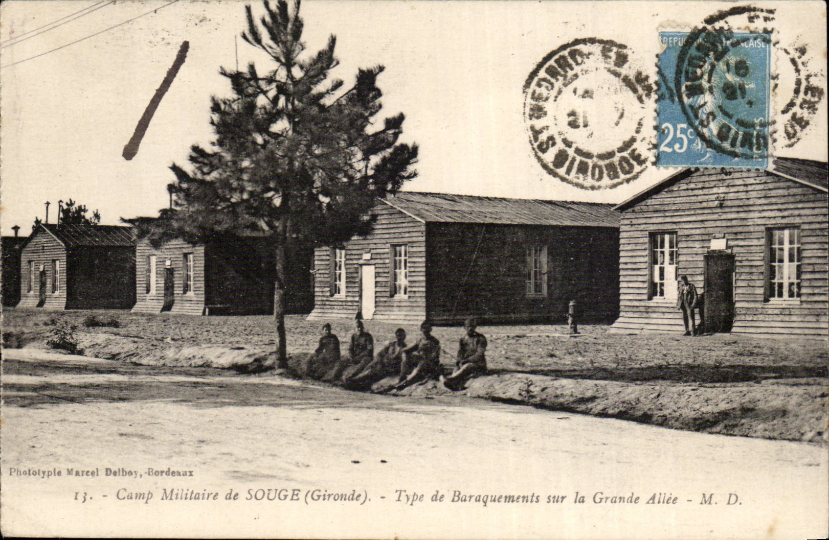 Camp Militaire de SOUGE (Gironde) — Type de Baraquements sur la Grande Allée — Phototype Marcel Delboy, Bordeaux