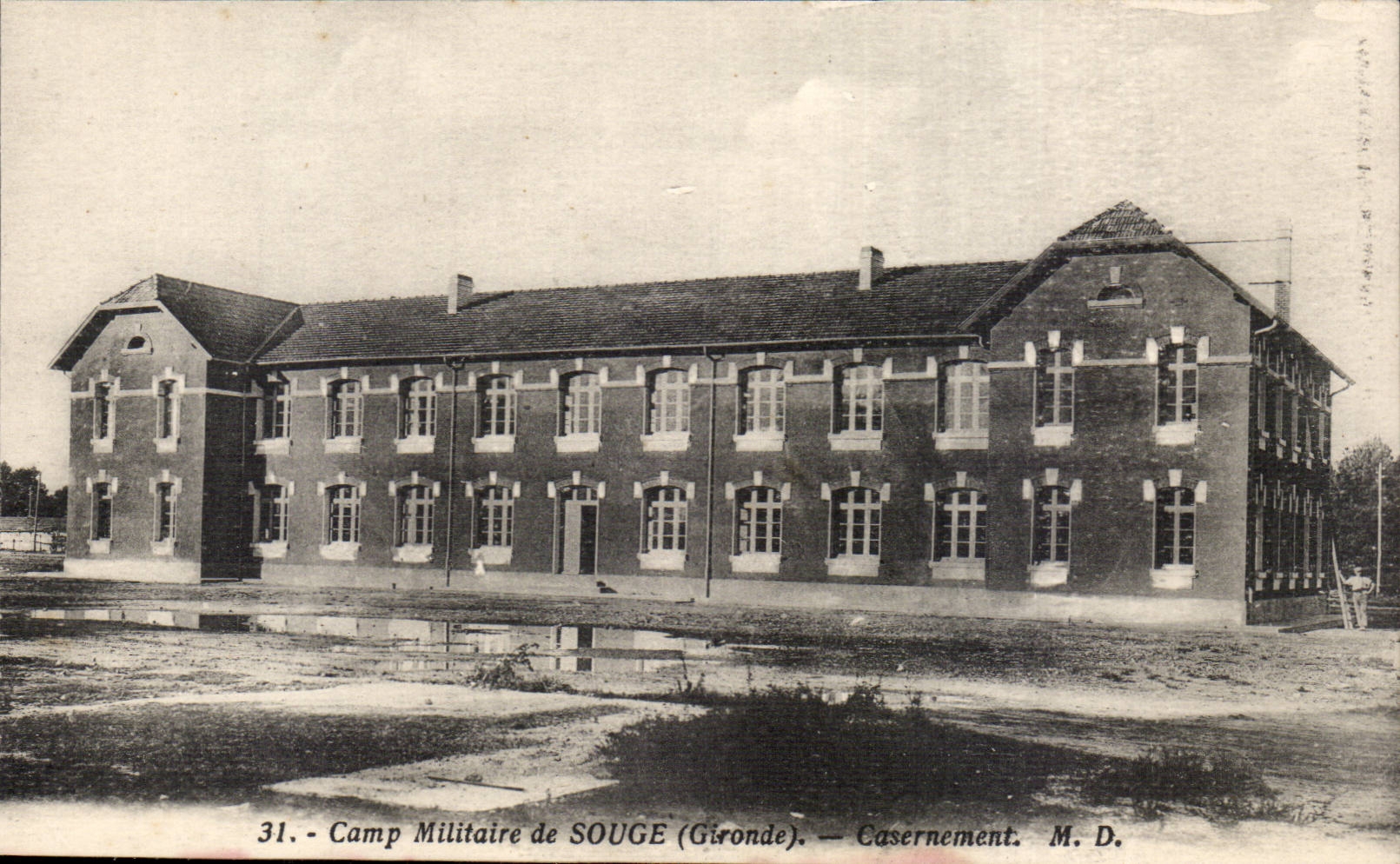 Camp Militaire de SOUGE (Gironde) — Casernement — M. D.