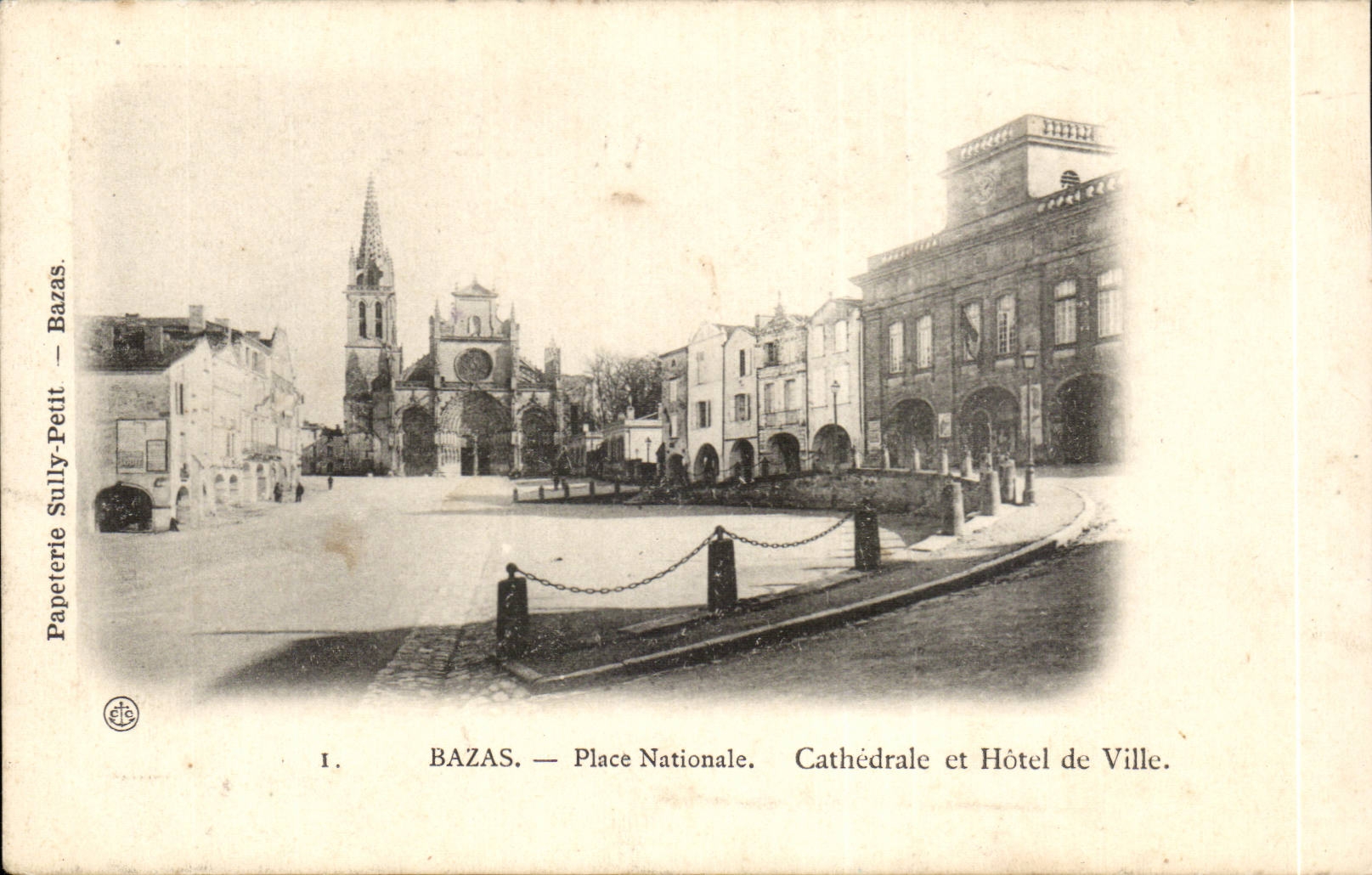 Bazas CPA Place nationale Cathedrale et hotel de ville