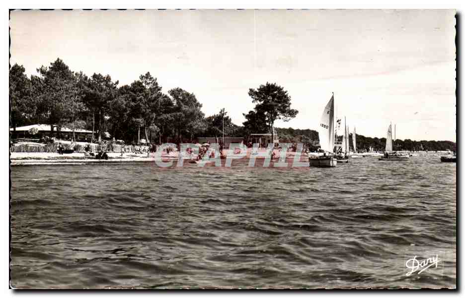 CPSM Andernos les Bains Mauret plage Le bord du bassin devant le Neptune