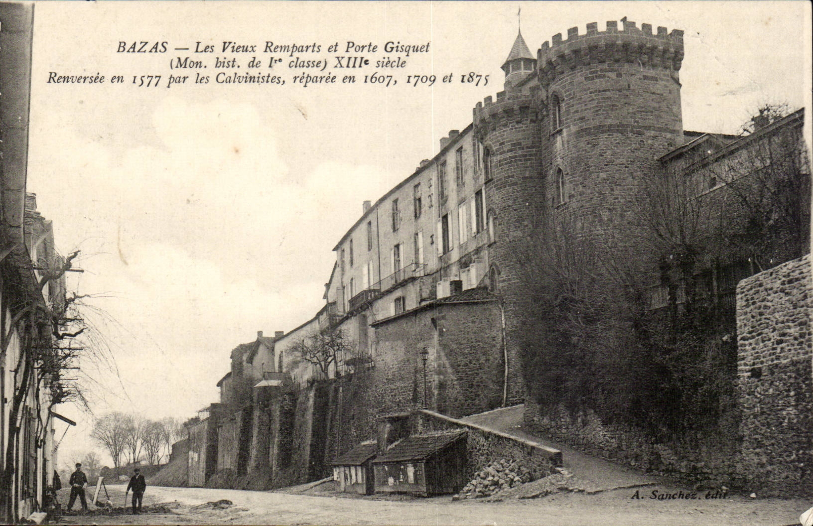 CPA Bazas Les vieux remparts et porte Gisquet