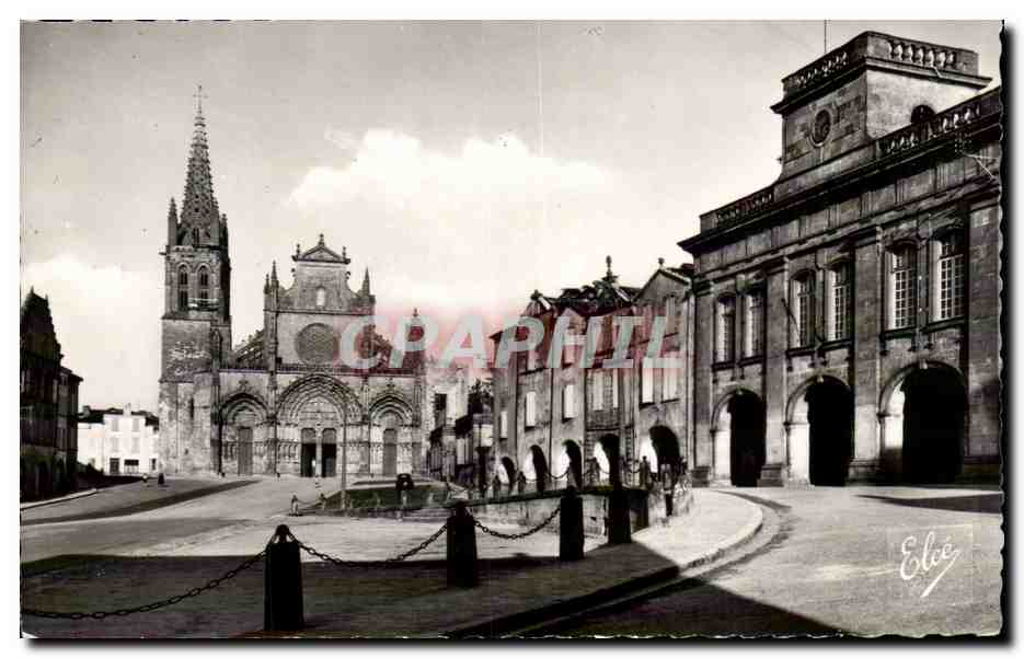 CPSM Bazas La cathedrale la place et l'hotel de ville