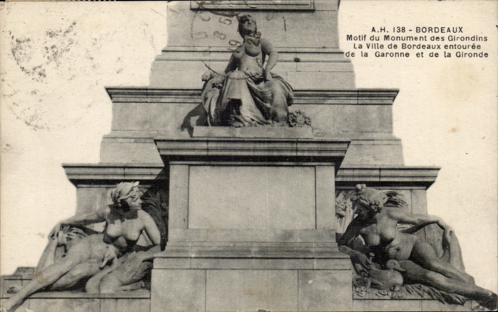 CPA Bordeaux Motif du monument des Girondins La Garonne et la Gironde
