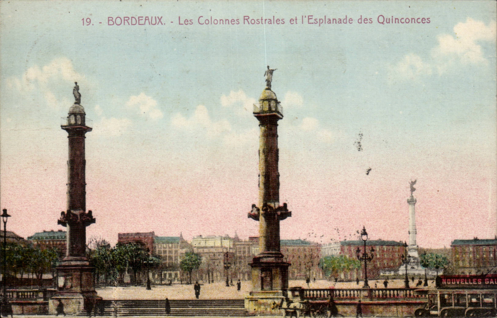CPA Bordeaux Les colonnes rostrales et l'esplanade des Quinconces