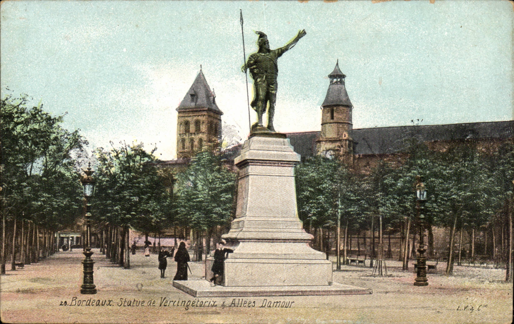 Bordeaux CPA Statue de Vercingetorix et allees DAmour
