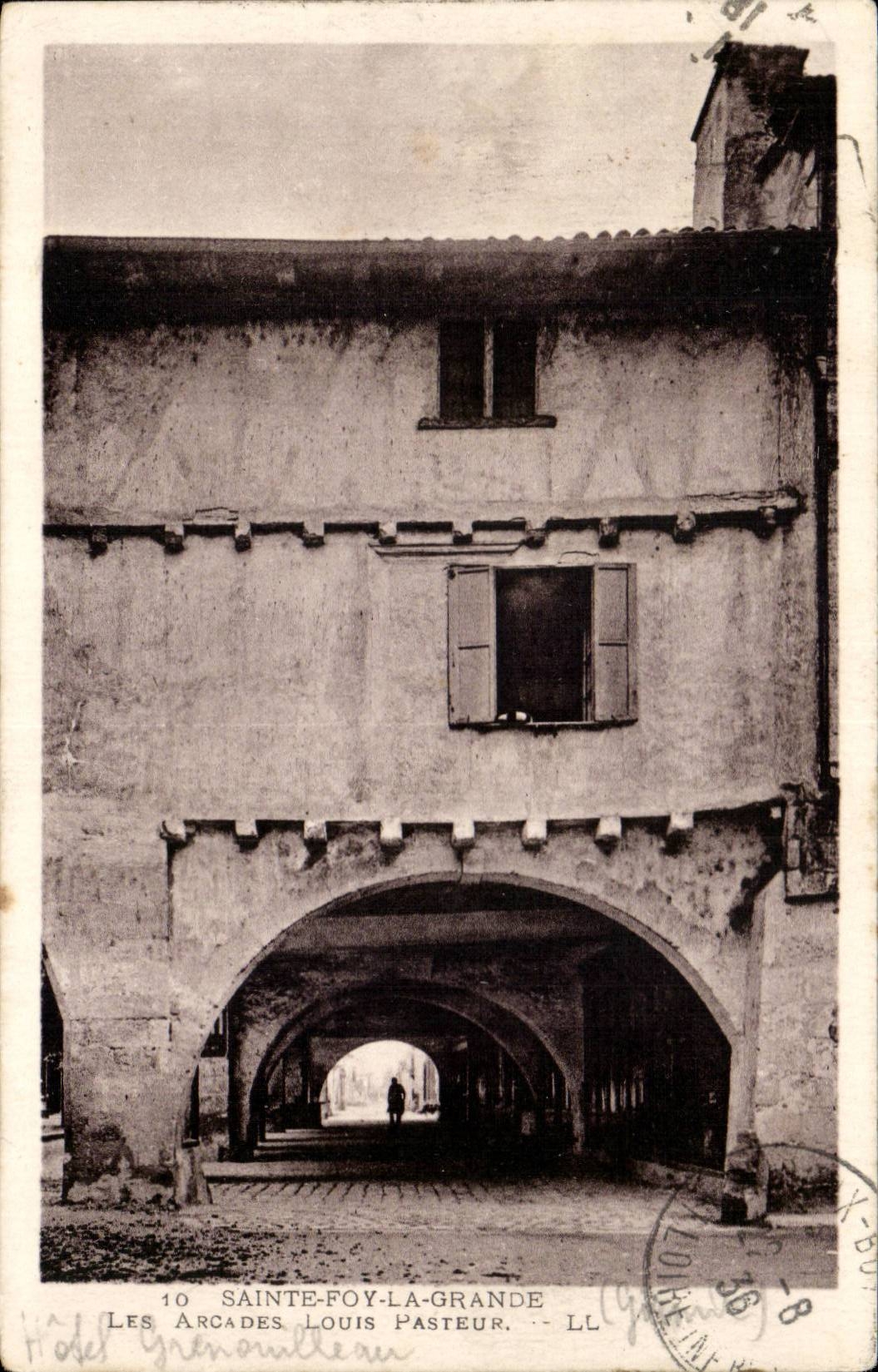 Foy la Grande CPA Les arcades Louis Pasteur