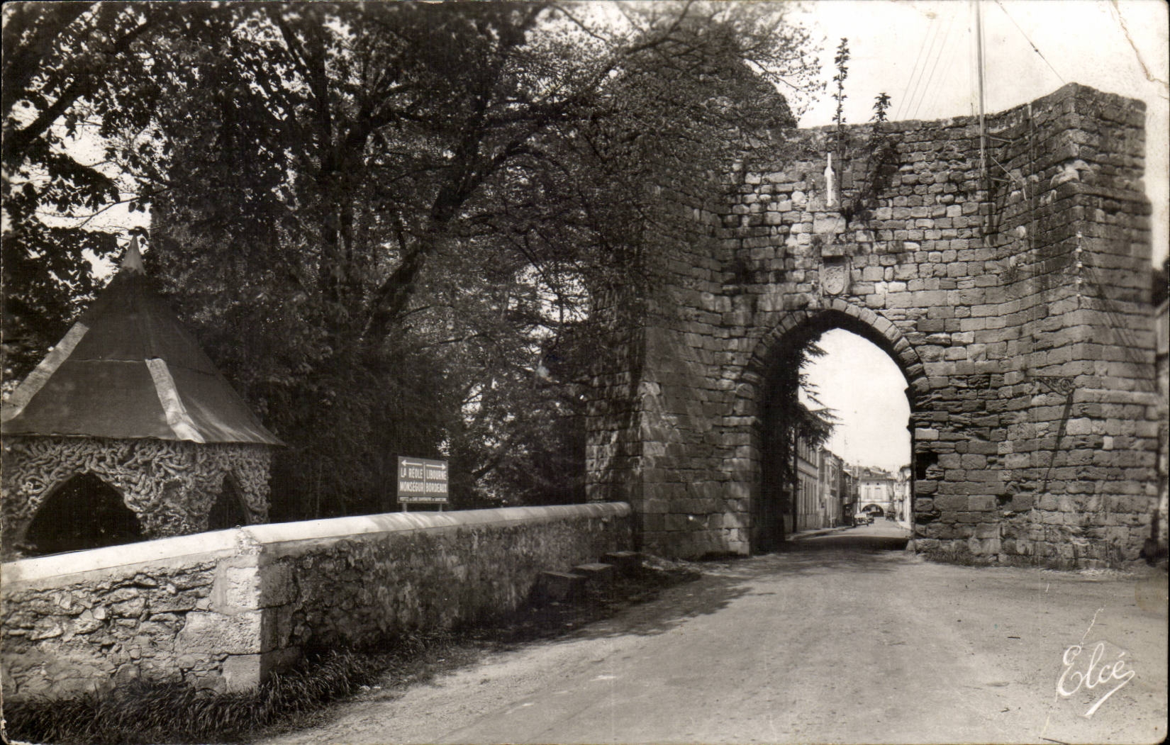 Porte St-Romain (XIIIe s.) — Sauveterre-de-Guyenne — Édition A. Fernel