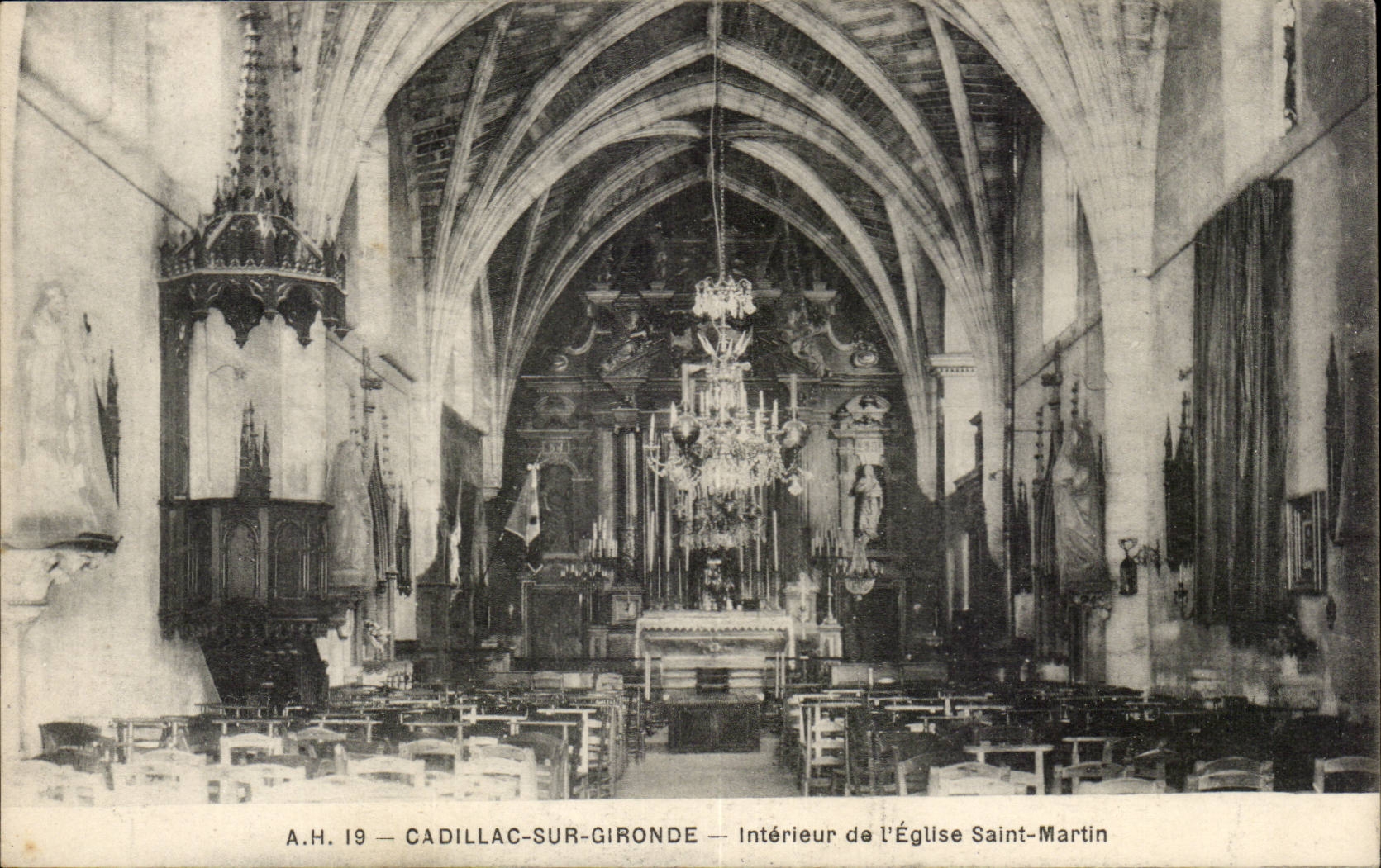 Cadillac sur Garonne CPA Interieur de l'eglise Saint Martin