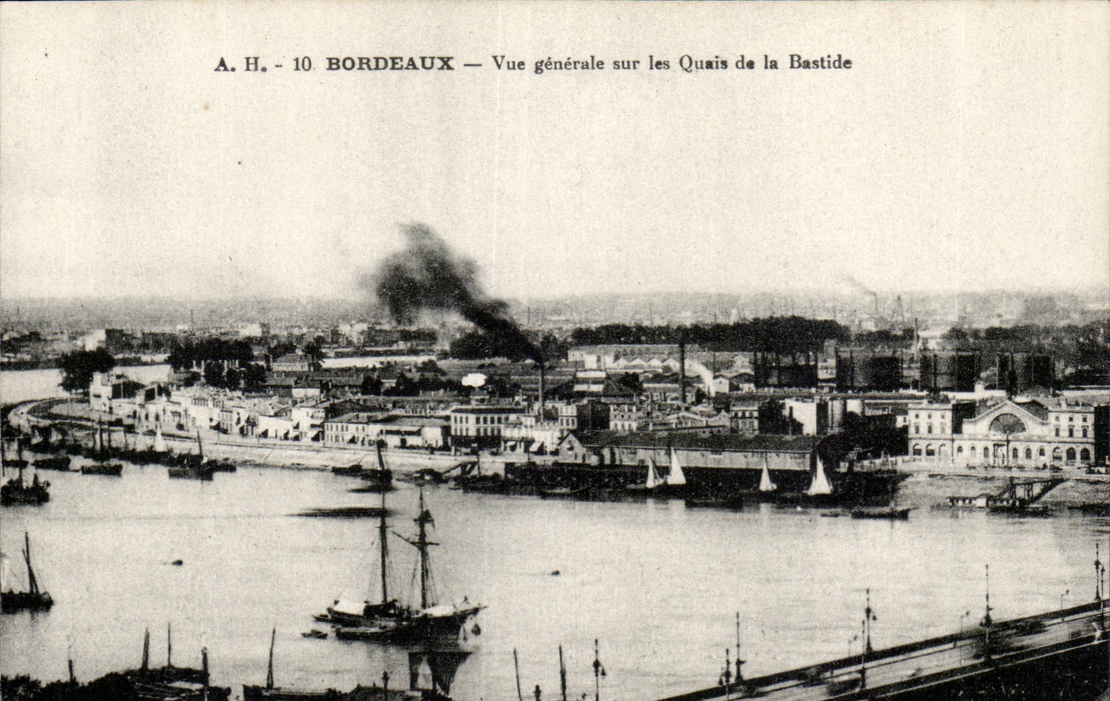 Bordeaux CPA Vue generale sur les quais de la Bastide