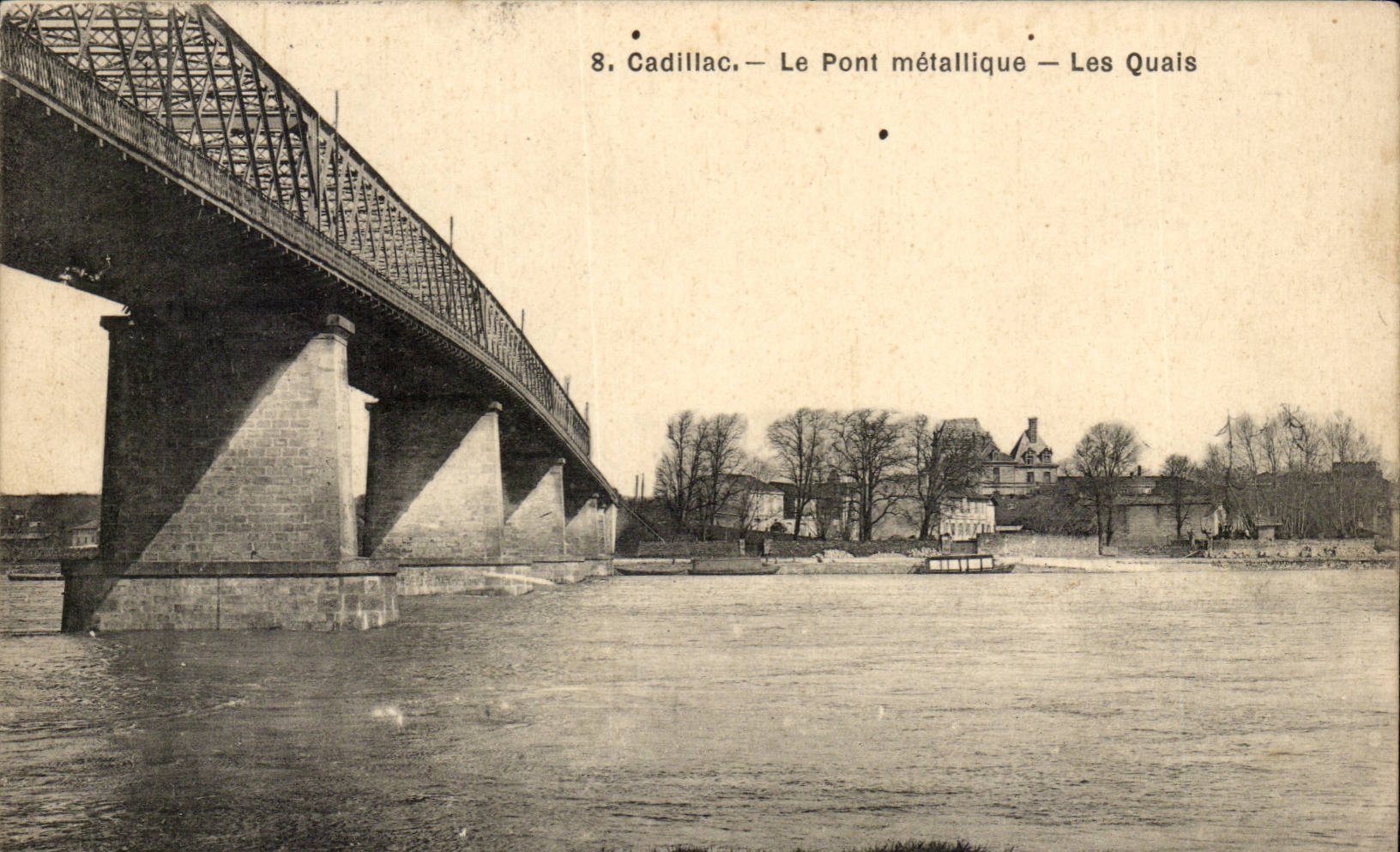CAdillac sur Garonne CPA Le pont metallique Les quais