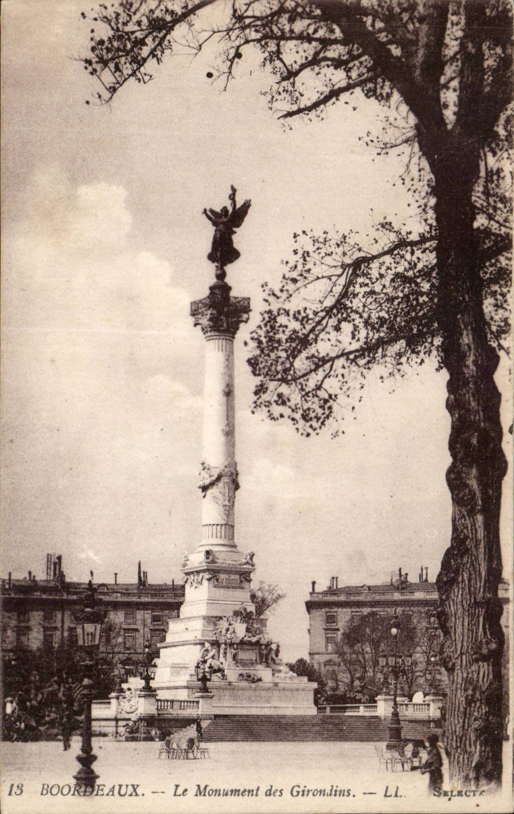 Bordeaux CPA Les colonnes rostrales 