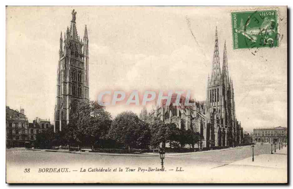 Bordeaux CPA La cathedrale et la Tour Pey Berland