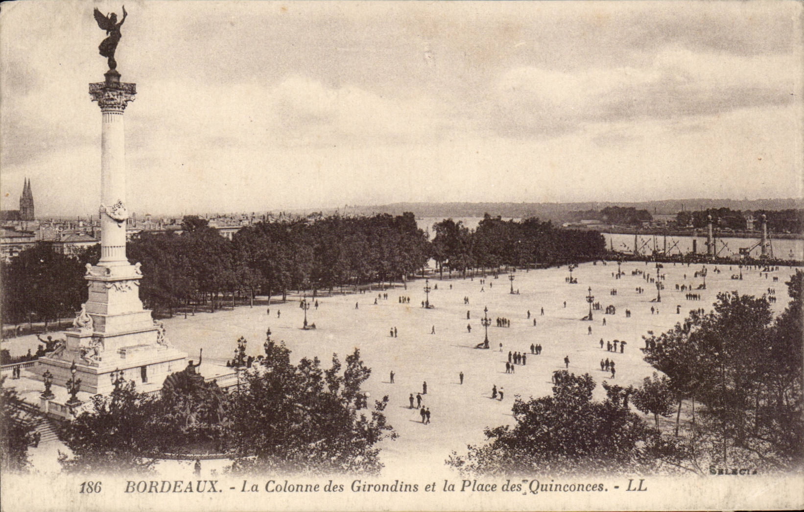 Bordeaux CPA Colonne des Girondins et la place des Quinconces