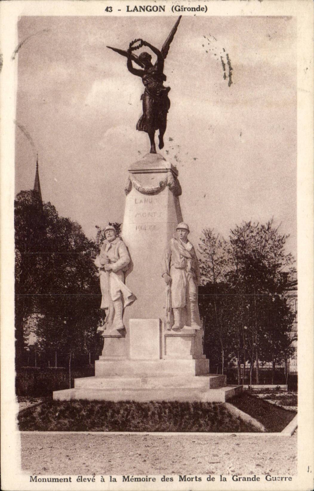 Langon CPA Monument eleve a la memoire des morts de la grande guerre