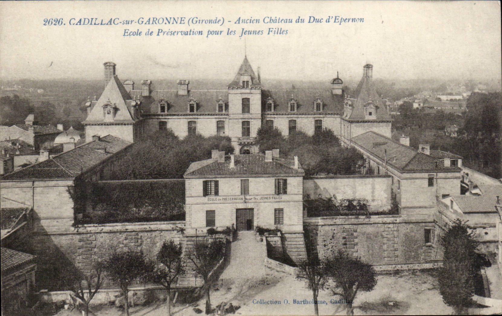 CPA Cadillac sur Garonne Ancien chateau du duc D'eperon Ecole de preservation pour les jeunes filles