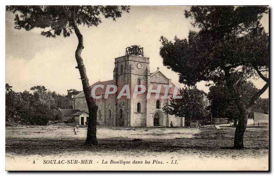 CPA Soulac sur mer la basilique dans les pins