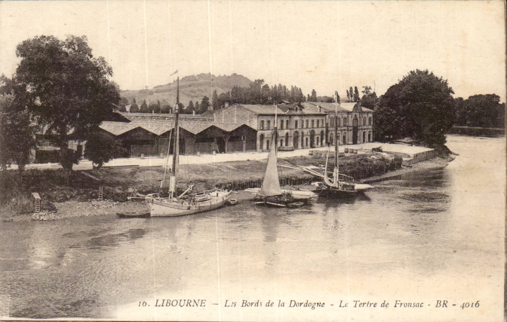 CPA Libourne Les bords de la Dordogne le Tertre de Fronsac