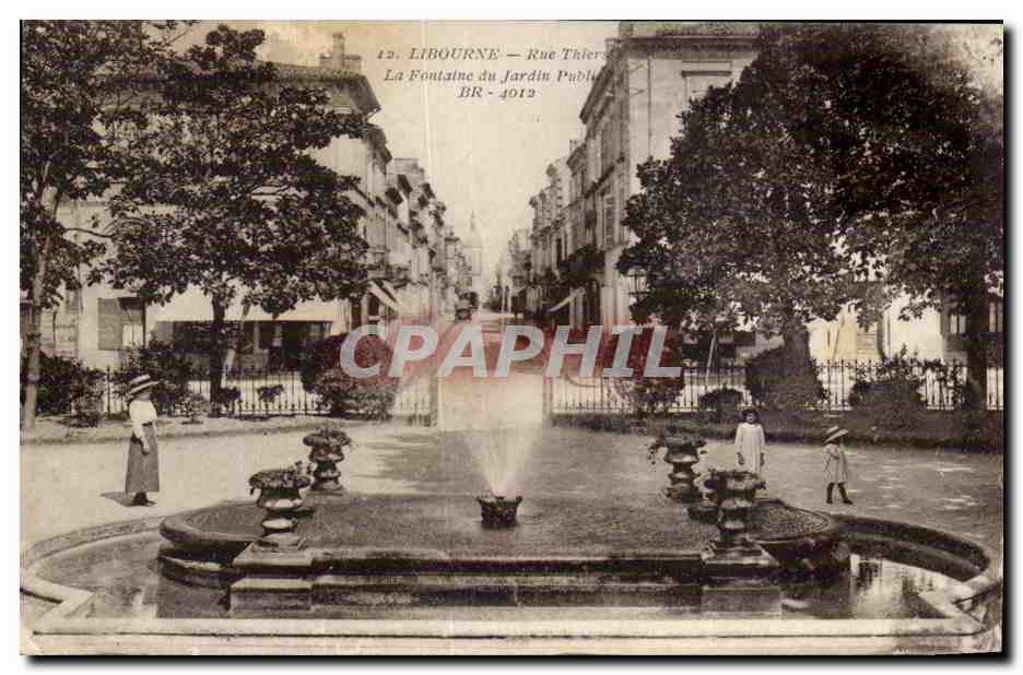 CPA Libourne Rue Thiers La fontaine du jardin public