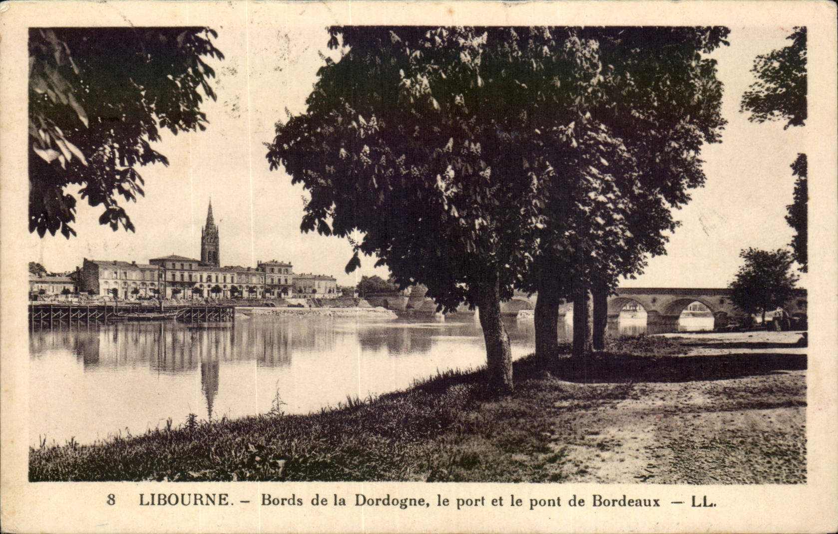 Libourne — Bords de la Dordogne, le port et le pont de Bordeaux — LL.