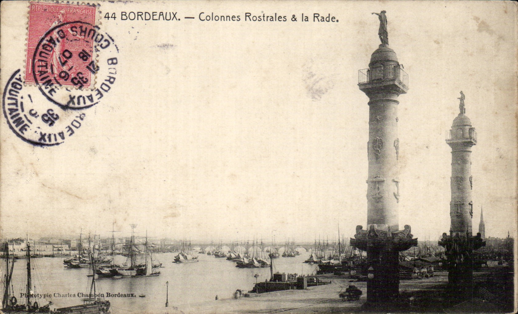 Bordeaux CPA Colonnes rostrales et la rade