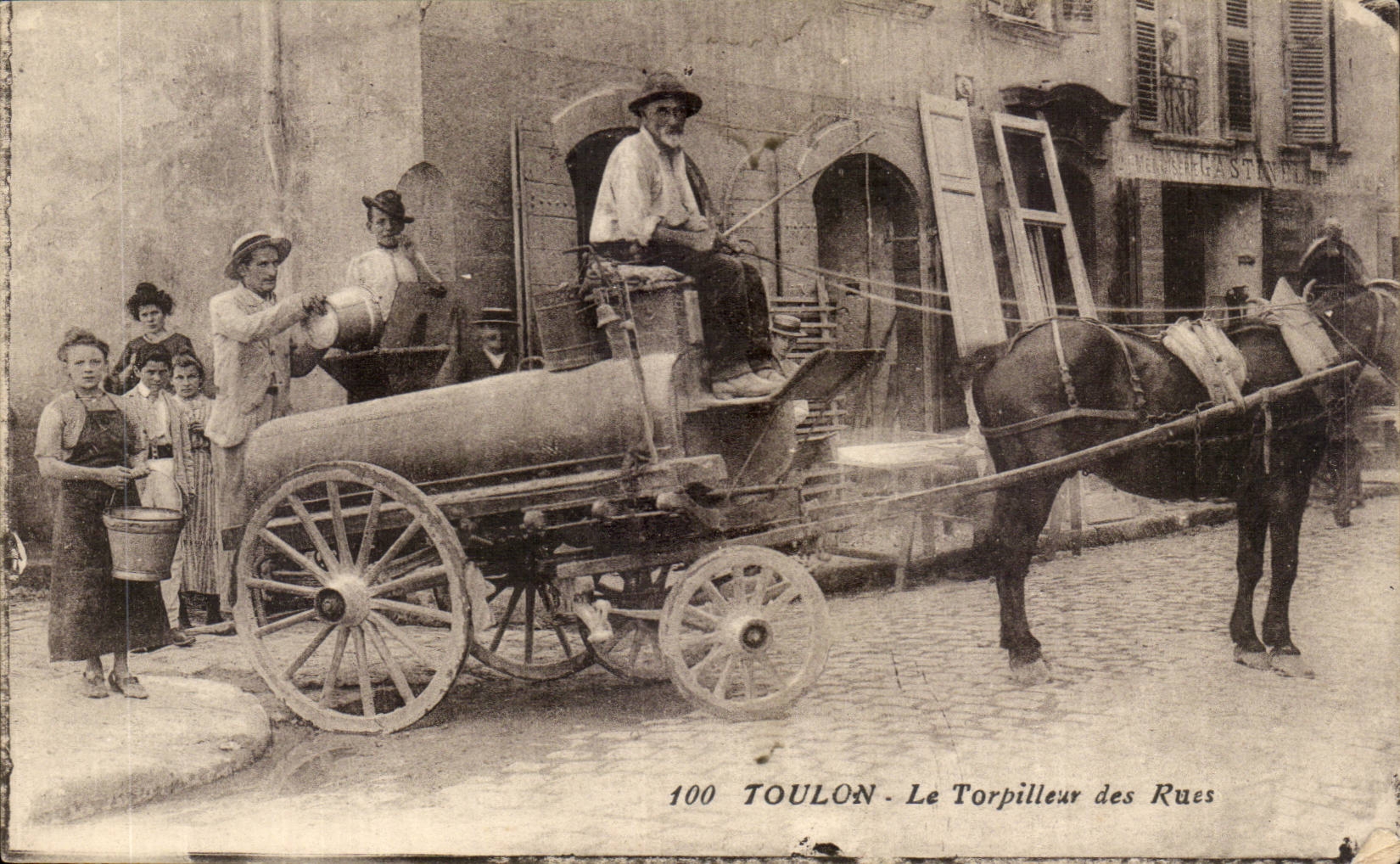 CPA Toulon Le torpilleur des rues TOP (avant le tout a l'egout) (metiers)