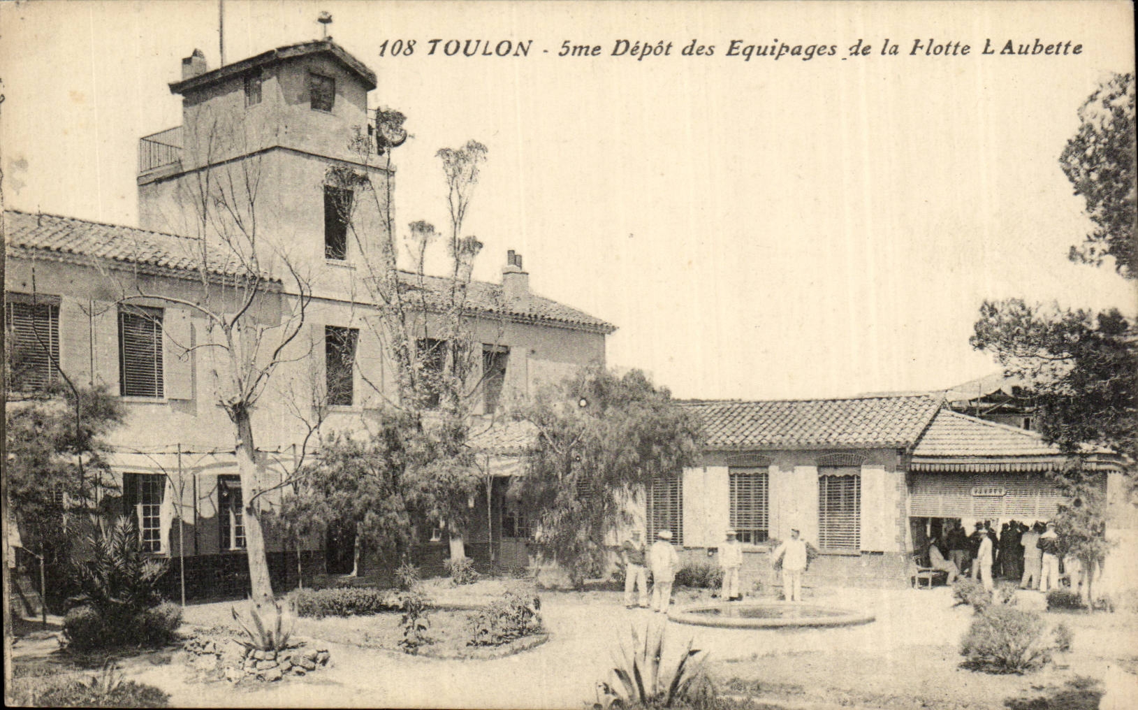 Toulon - 5me Dépôt des Equipages de la Flotte L'Aubette — vue du bâtiment et de la cour